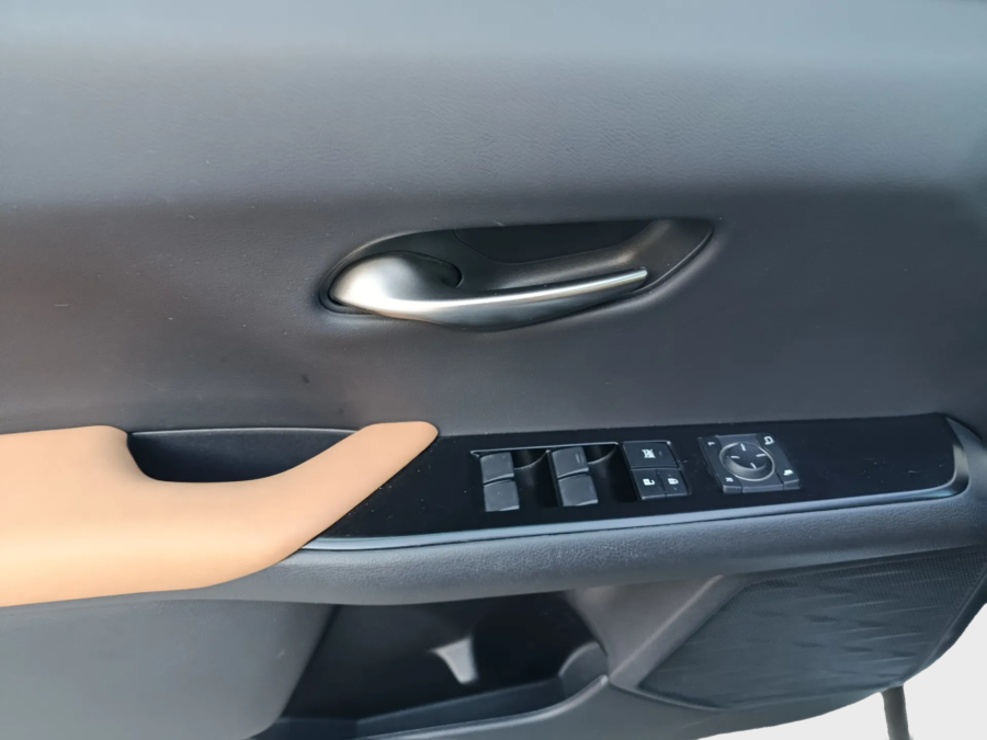 Imagen de Lexus UX