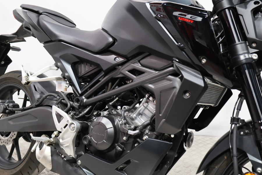 Imagen 12 de Honda CB 125 R Gasolina 15 CV