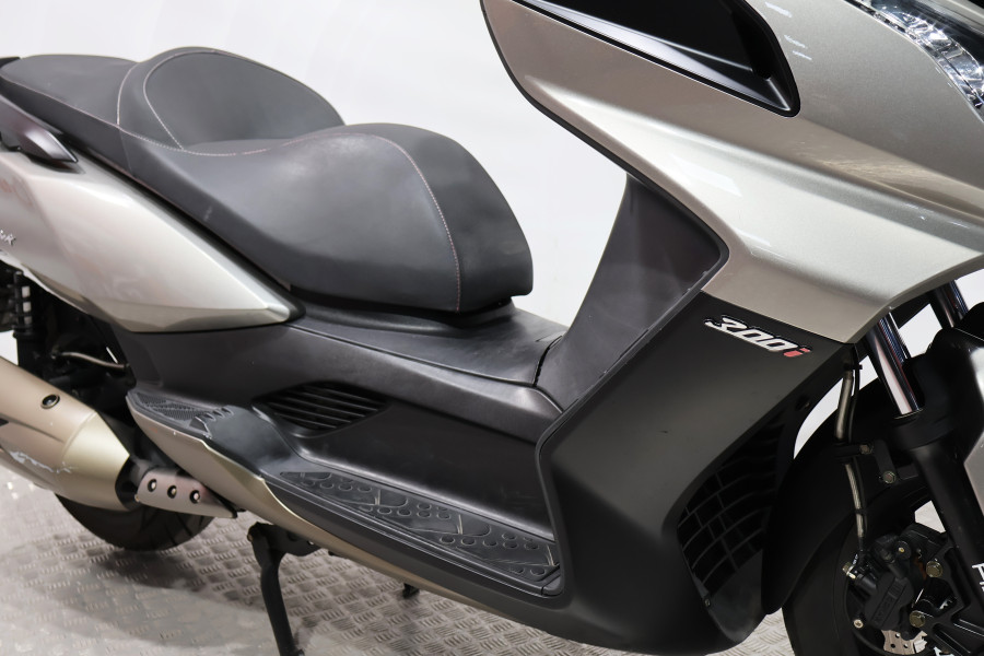 Imagen 12 de Kymco SUPER DINK 300 Gasolina 30 CV