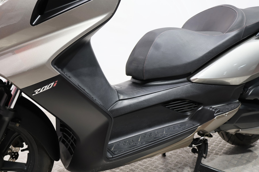 Imagen 13 de Kymco SUPER DINK 300 Gasolina 30 CV