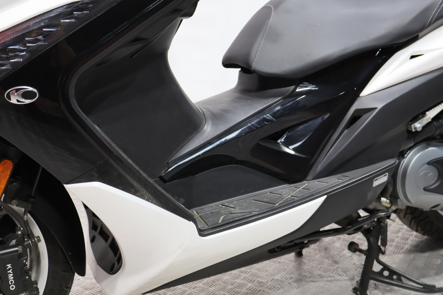 Imagen 13 de Kymco XCITING 400 Gasolina 37 CV