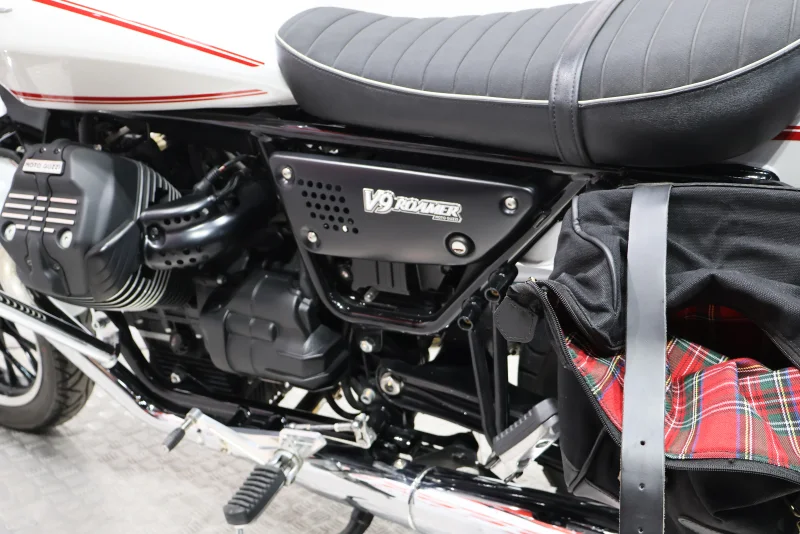 Imagen de Moto Guzzi V9 ROAMER