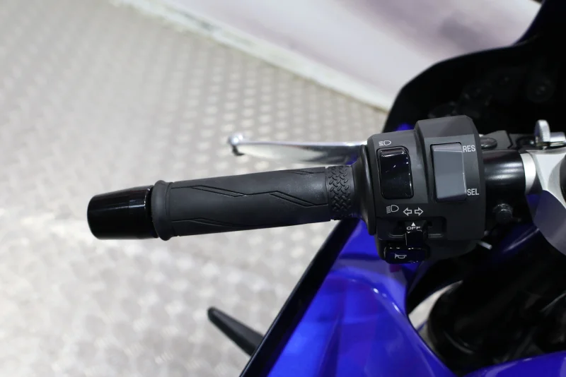 Imagen de Yamaha R7 A2