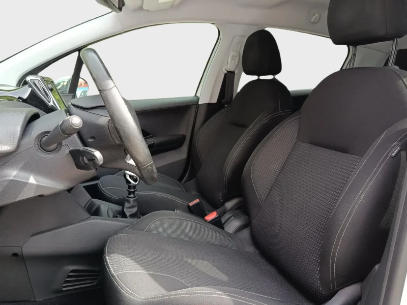 Imagen de Peugeot 208
