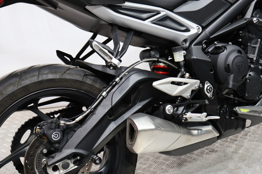 Imagen 15 de Triumph STREET TRIPLE R Gasolina 120 CV