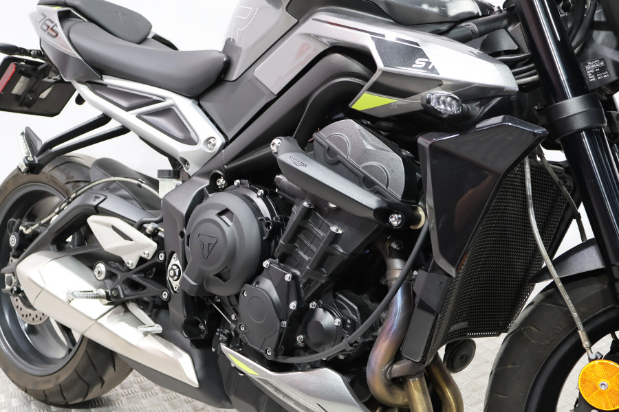 Imagen 12 de Triumph STREET TRIPLE R Gasolina 120 CV