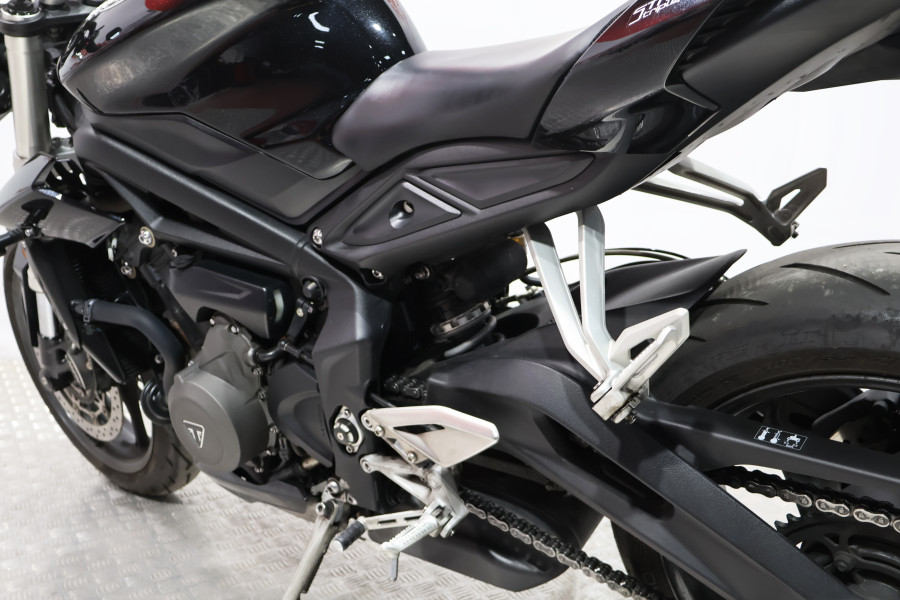 Imagen de Triumph STREET TRIPLE S