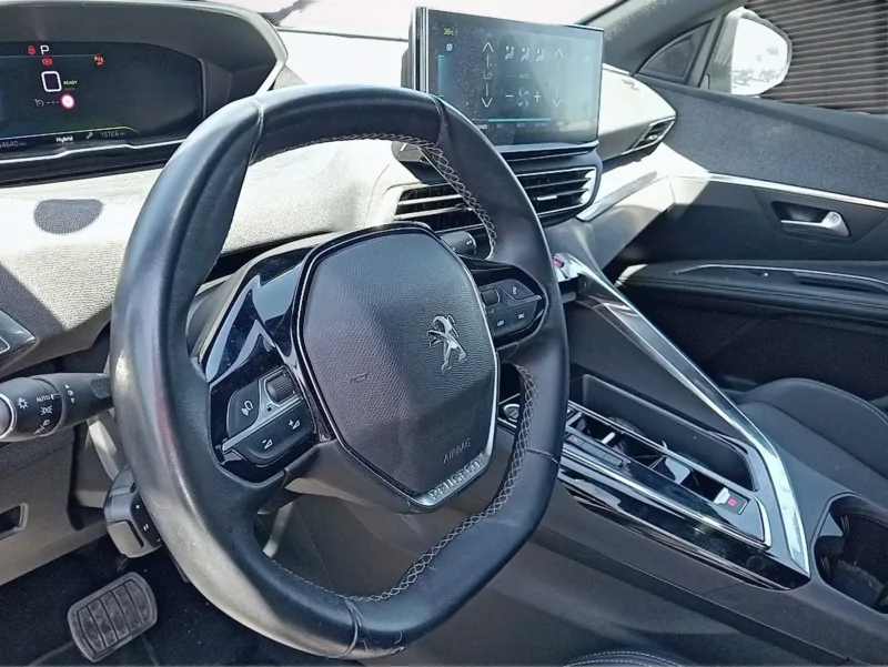 Imagen de Peugeot E-3008