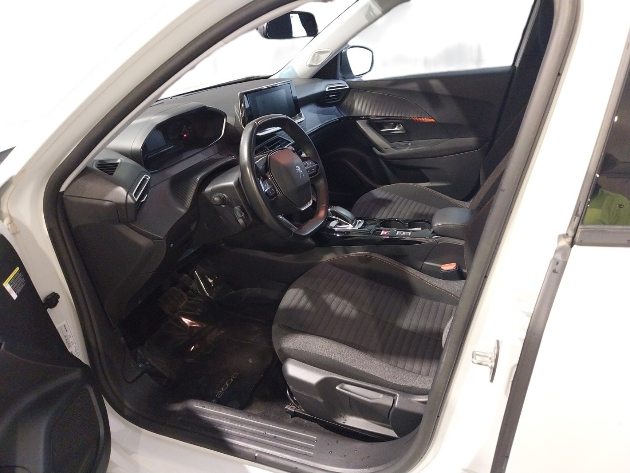 Imagen de Peugeot e-2008