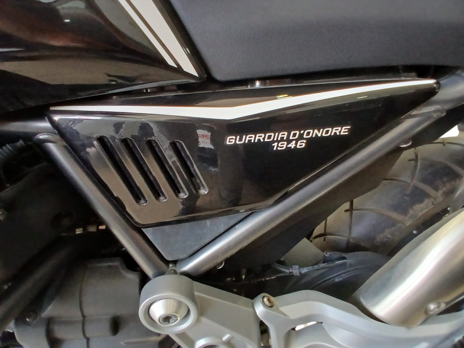 Imagen de Moto Guzzi V 85 GUARDIA D´ONORE