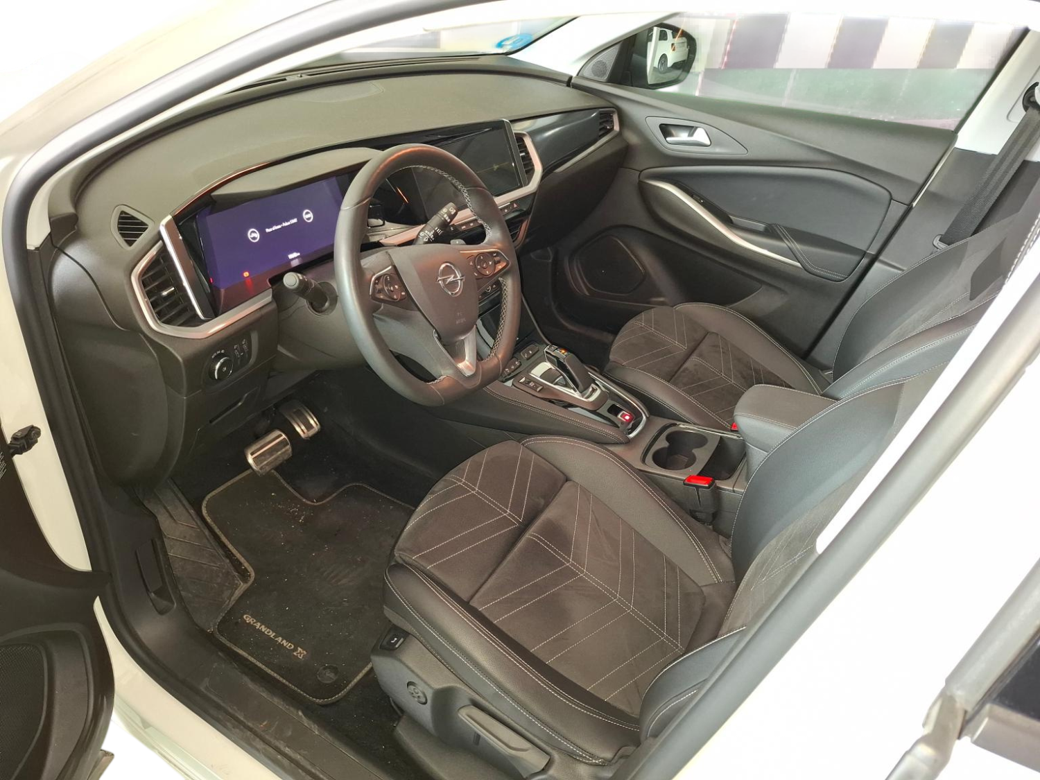 Imagen 9 de Opel Grandland Híbrido 224 CV por 21.990 €