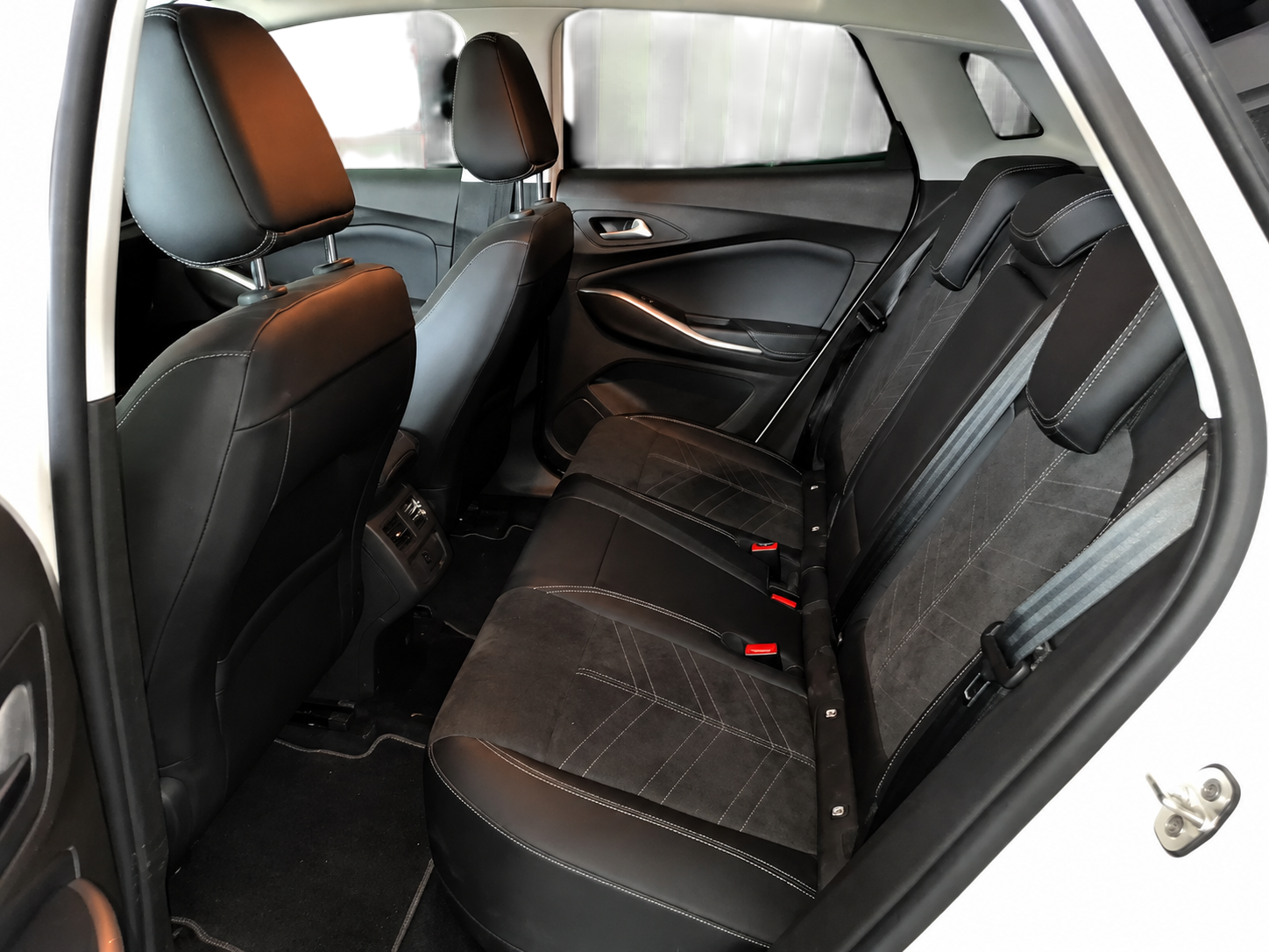 Imagen 10 de Opel Grandland Híbrido 224 CV por 21.990 €