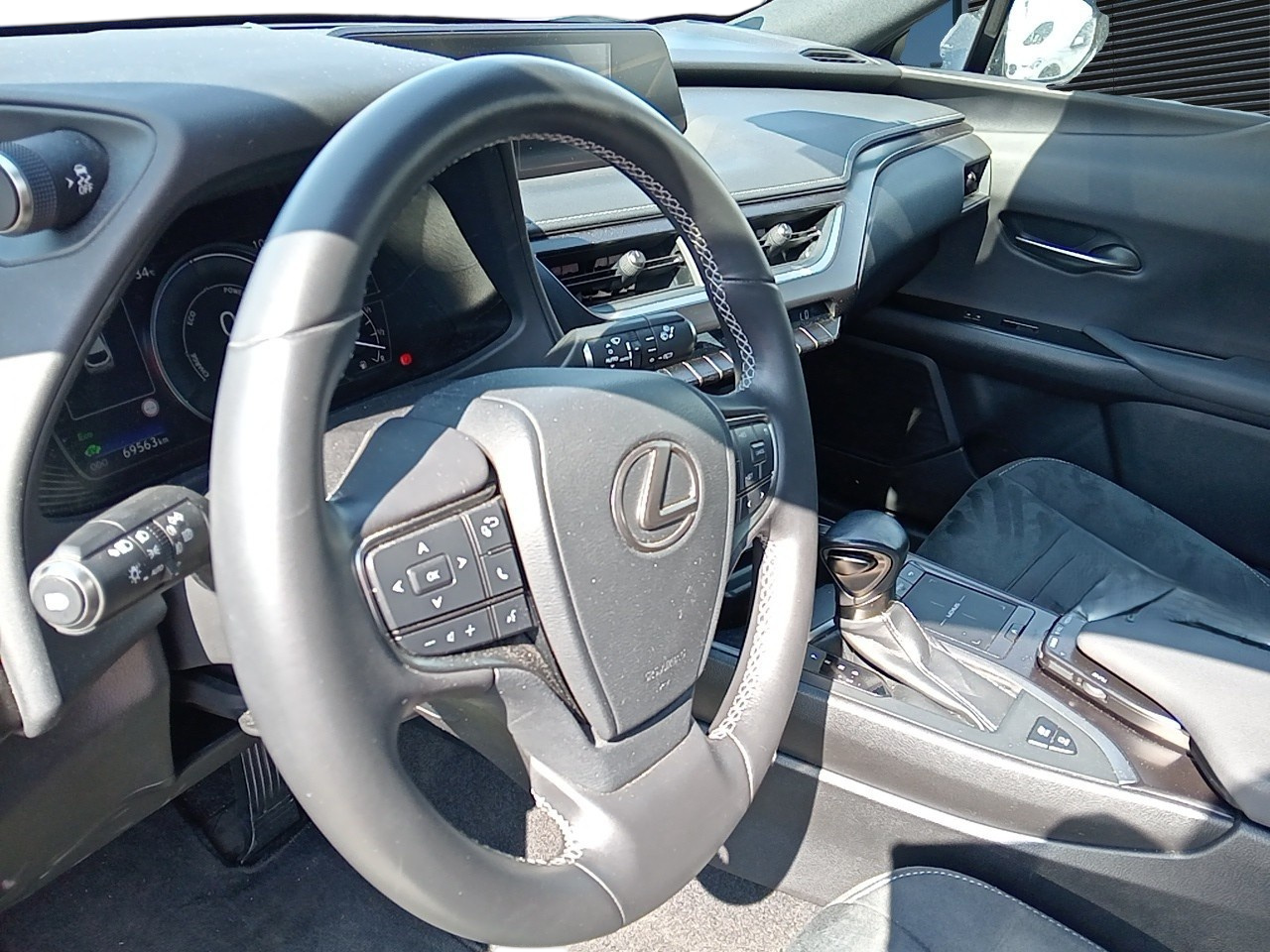 Imagen 7 de Lexus UX Híbrido 184 CV por 25.090 €