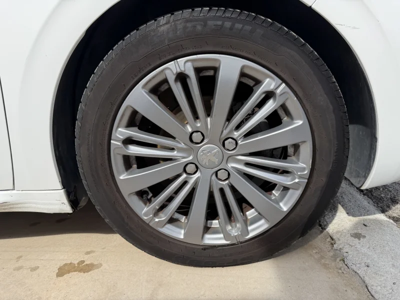 Imagen de Peugeot 208