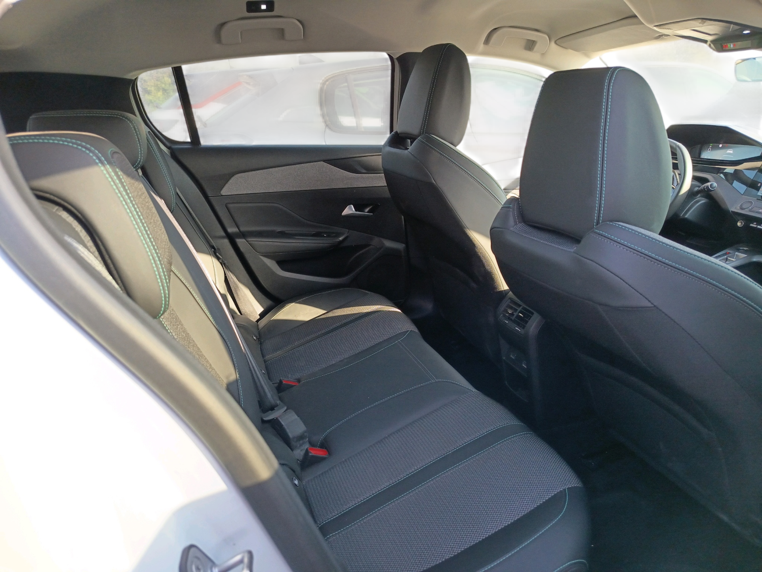 Imagen 7 de Peugeot 308 Híbrido 145 CV por 22.990 €