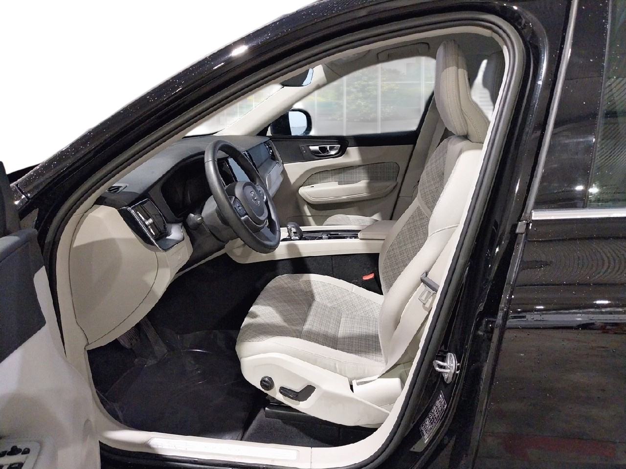 Imagen 7 de Volvo XC60 Híbrido 197 CV por 31.590 €