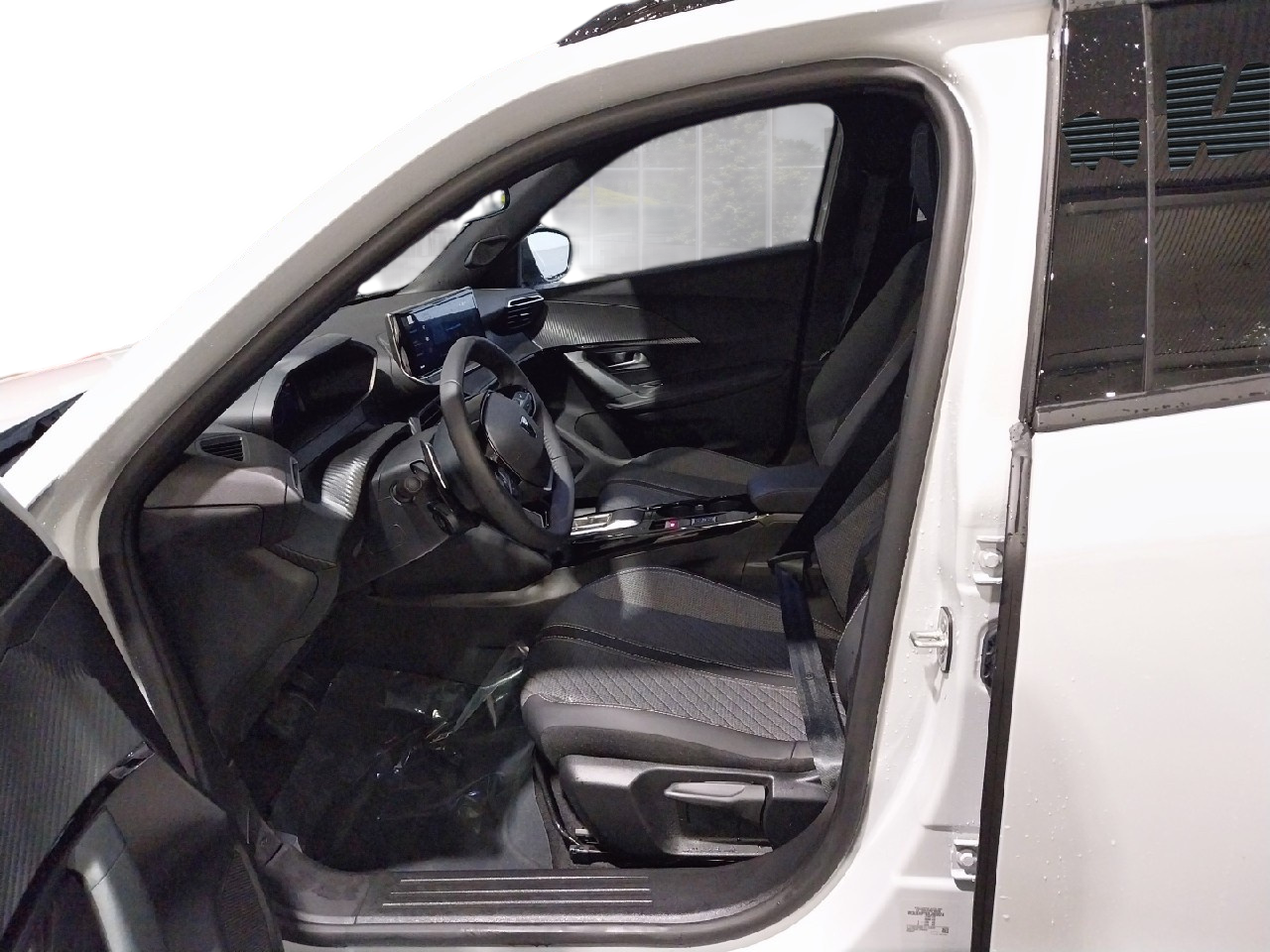 Imagen 7 de Peugeot 2008 Híbrido 145 CV por 21.990 €