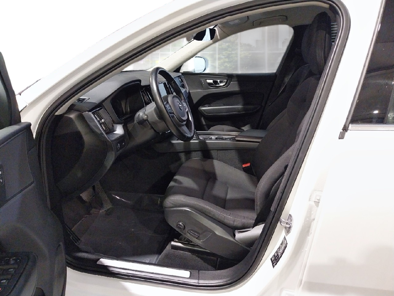 Imagen 7 de Volvo XC60 Híbrido 197 CV por 27.990 €