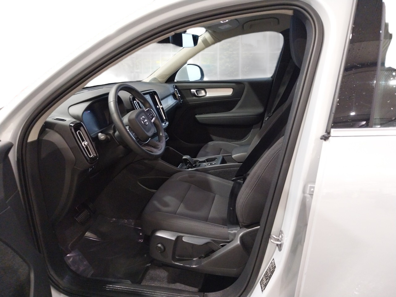 Imagen 7 de Volvo XC40 Híbrido 262 CV por 28.090 €