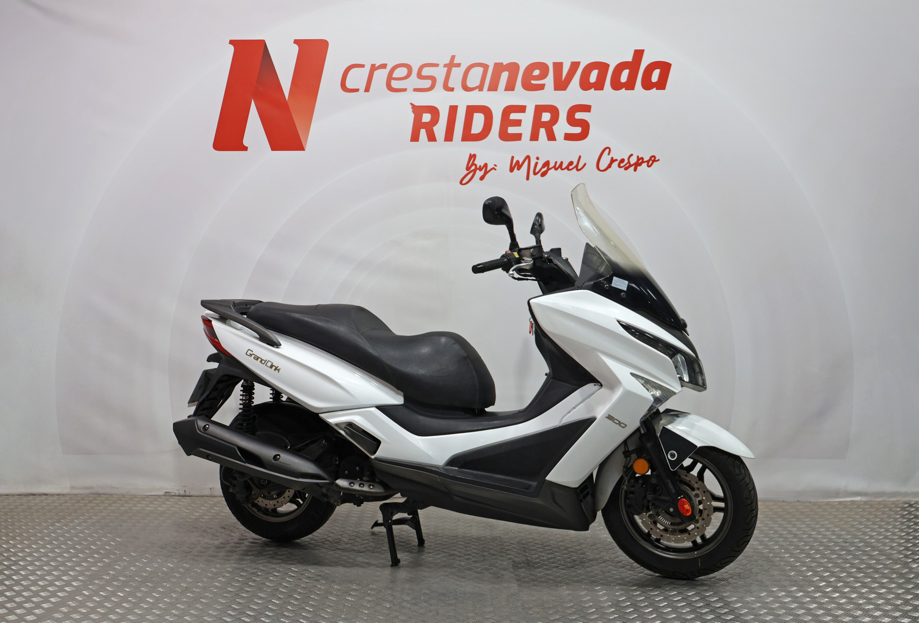 Kymco GRAND DINK 300 Gasolina 24 CV por 2.790 €