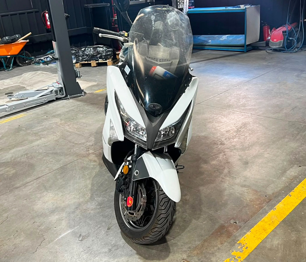 Kymco GRAND DINK 300 Gasolina 24 CV por 2.790 €