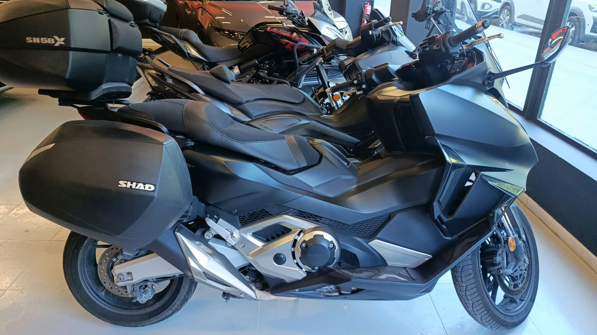 Honda FORZA 750 Gasolina 58 CV por 8.100 €